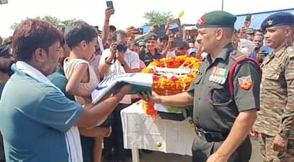 तिरंगे में लिपटकर घर पहुंचा हवलदार संजीव का पार्थिव शरीर