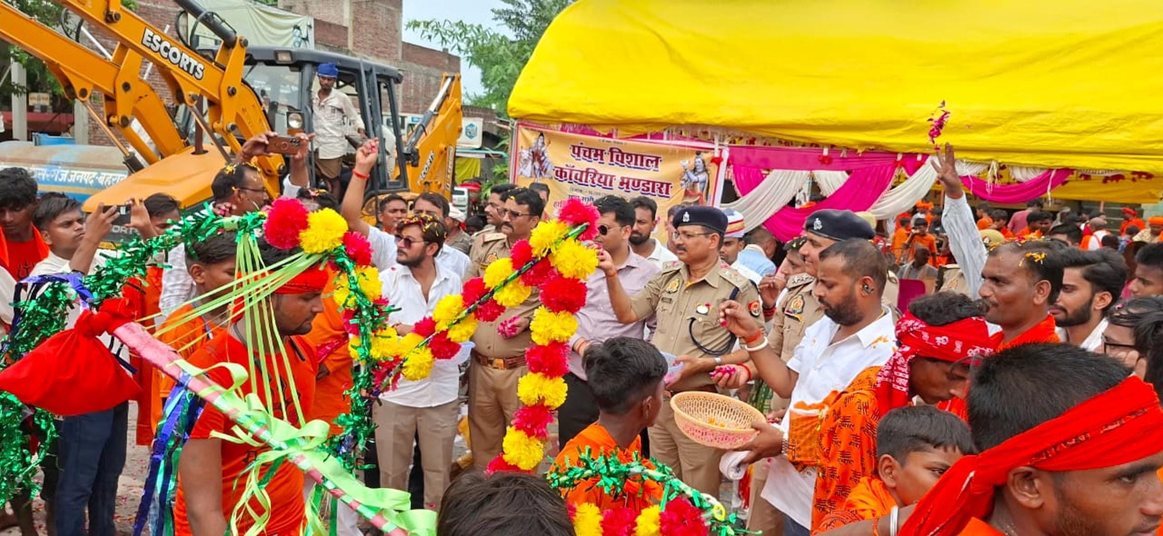 सावन के दूसरे सोमवार पर शिव मंदिरों में उमड़े श्रद्धालु।