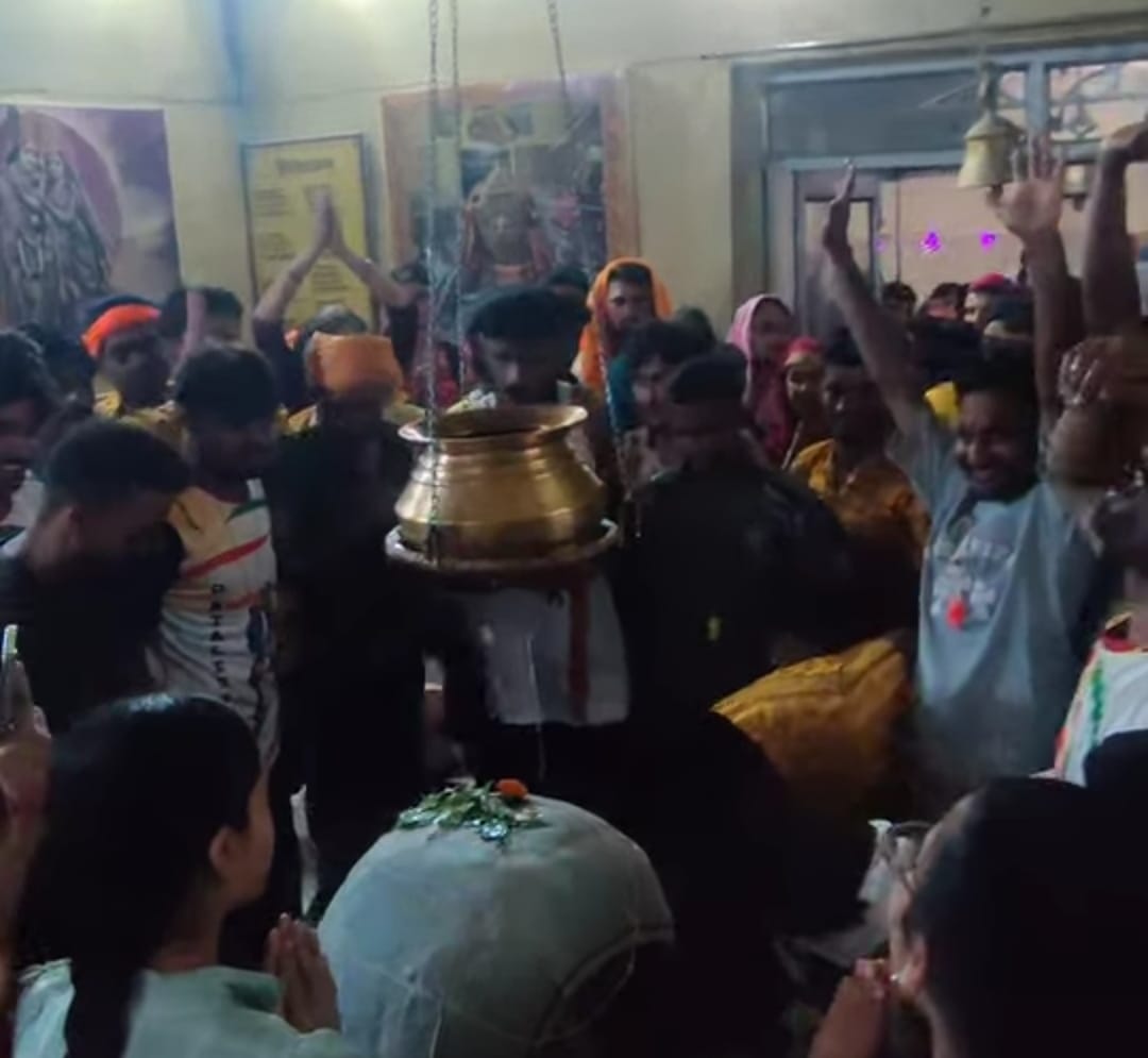 shiv pooja in pataleshwer temple