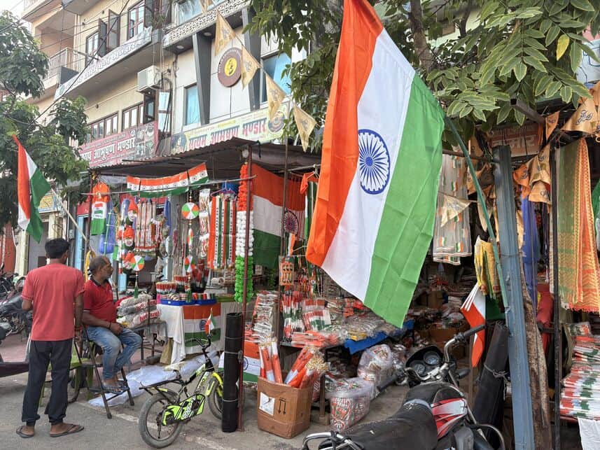 Siddharthnagar News: Independence Day spirit sets in; shops decked out with the Tricolour and patriotic merchandise