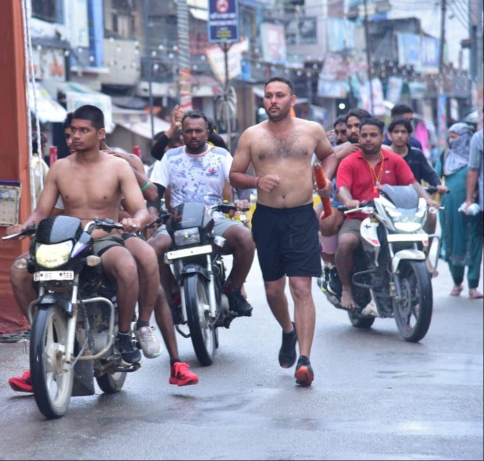Surging tide of 'Dak Kanwariyas'; chaos and a mad rush on the roads.