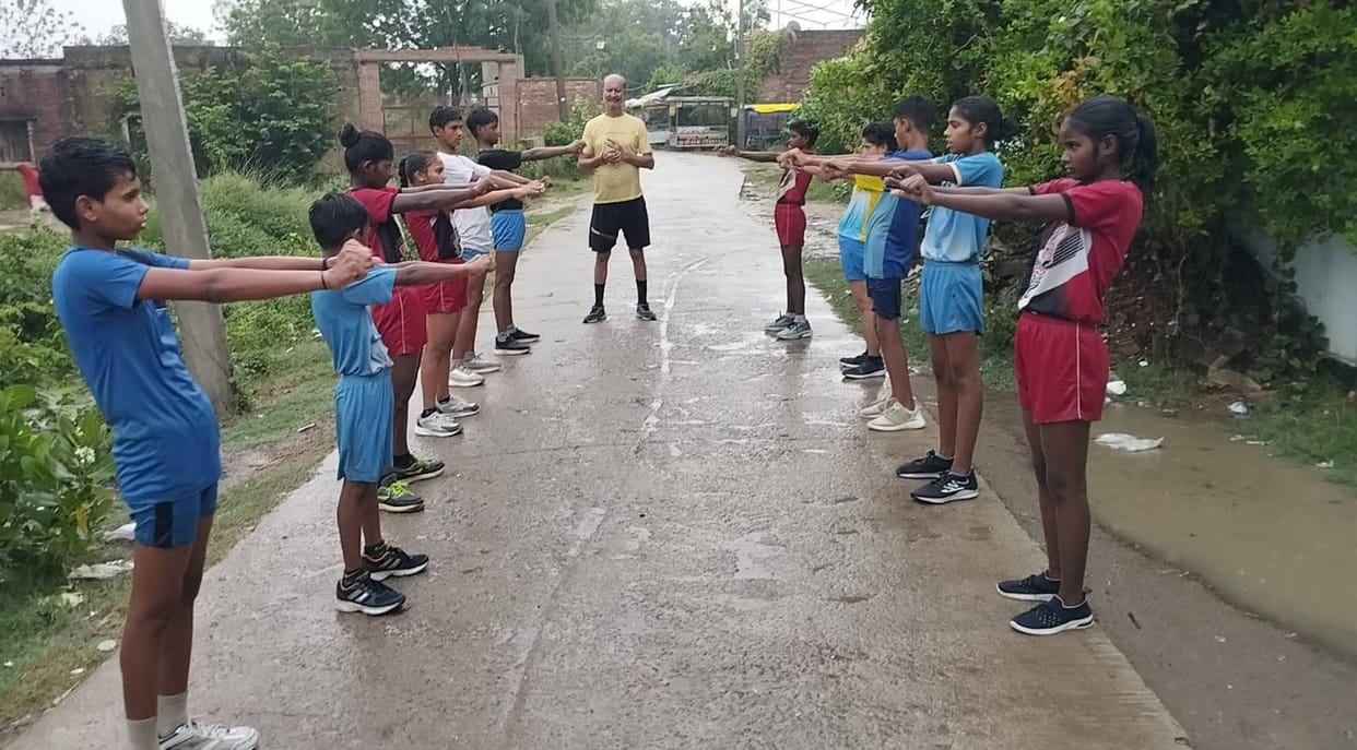 Athletes should stay fit by adjusting their training methods during the rainy season.