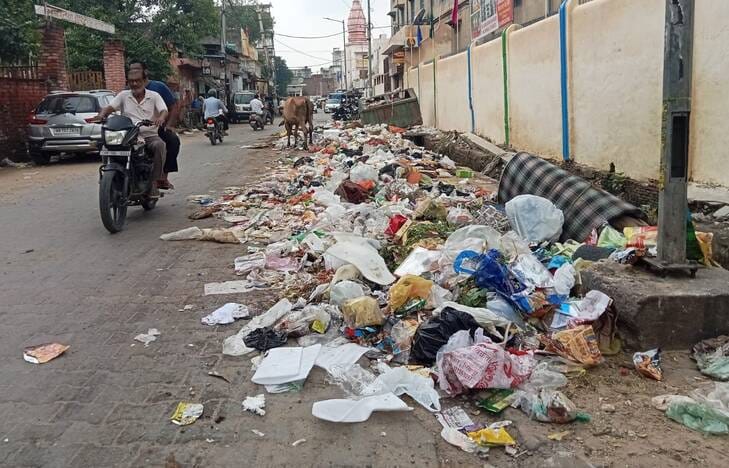 Garbage collection halted; piles of trash accumulate at 35 locations across the city.