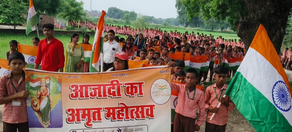 Children and teachers took out a Tiranga Yatra.