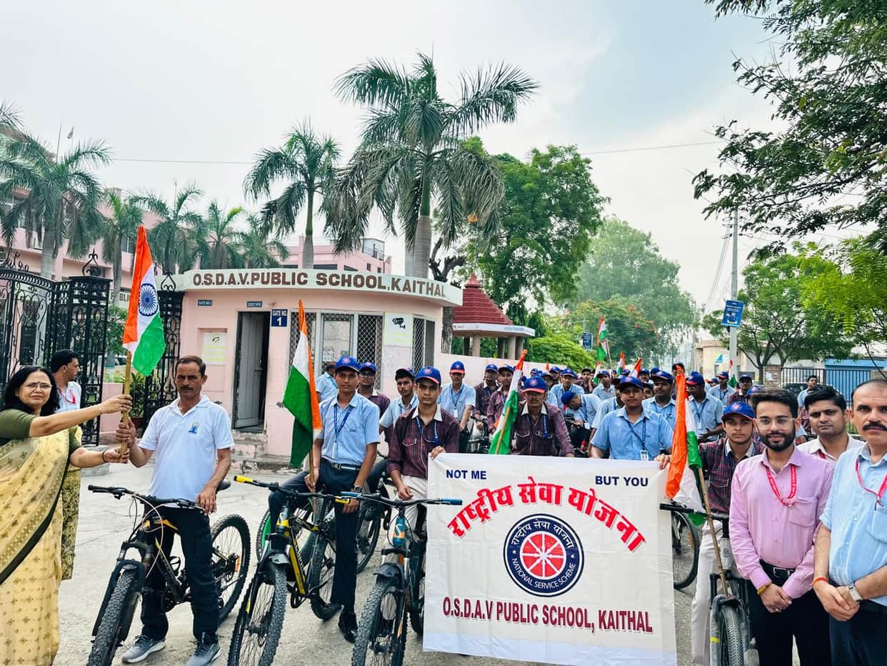 400 students participated in the bicycle rally.