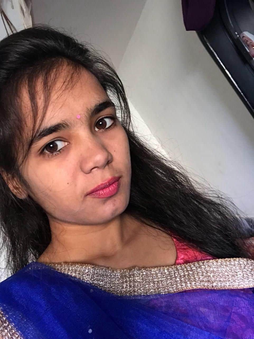 Women are uploading their photos and asking AI which color or design would suit them.