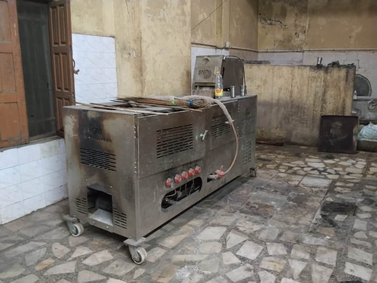Chapati machine worth 9 lakh out of order for three months; langar being prepared on traditional stoves.