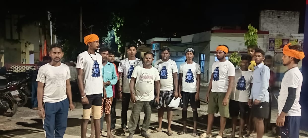 Clash between two groups in Banda following taunts directed at Kanwariyas.