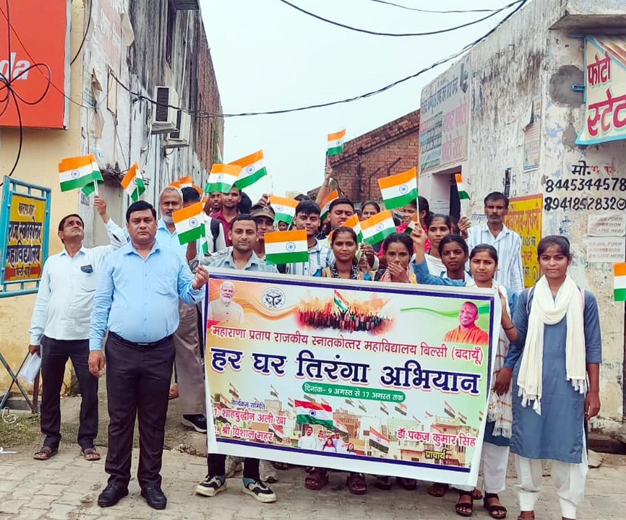 Tiranga Yatra taken out on the Kachhla Ganga using 11 steamers.