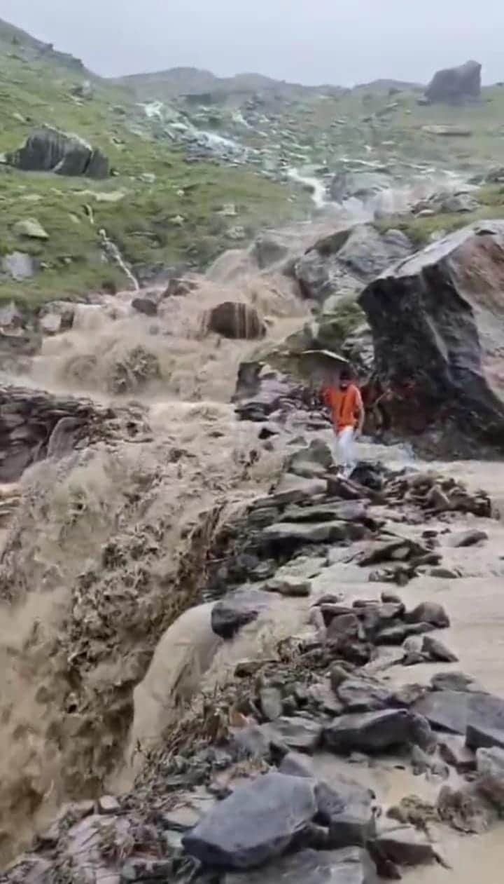 बैरागढ़-साच मार्ग पर सतरूंडी में बढ़ा जलस्तर। जागरूक पाठक