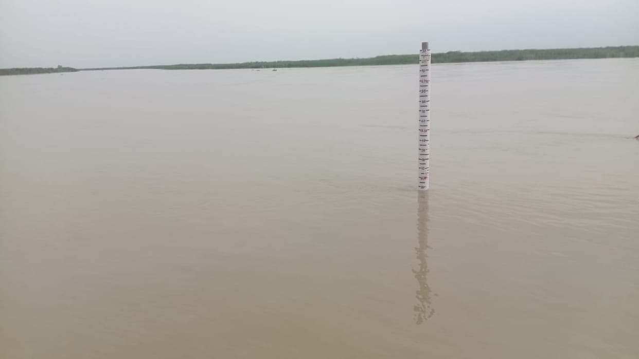 The Saryu and Rapti are now swallowing up agricultural land.
