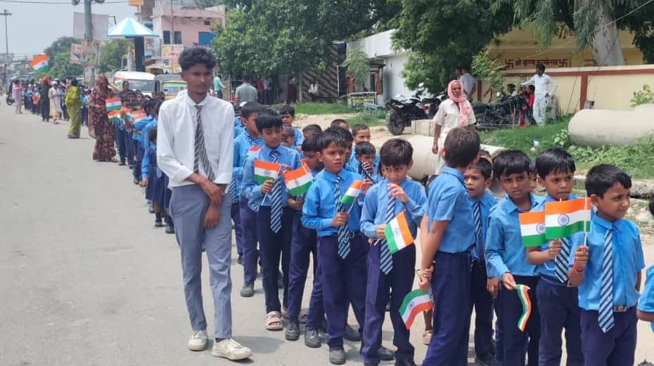 City echoes with chants of 'Bharat Mata Ki Jai'; BJP takes out grand Tiranga Yatra.