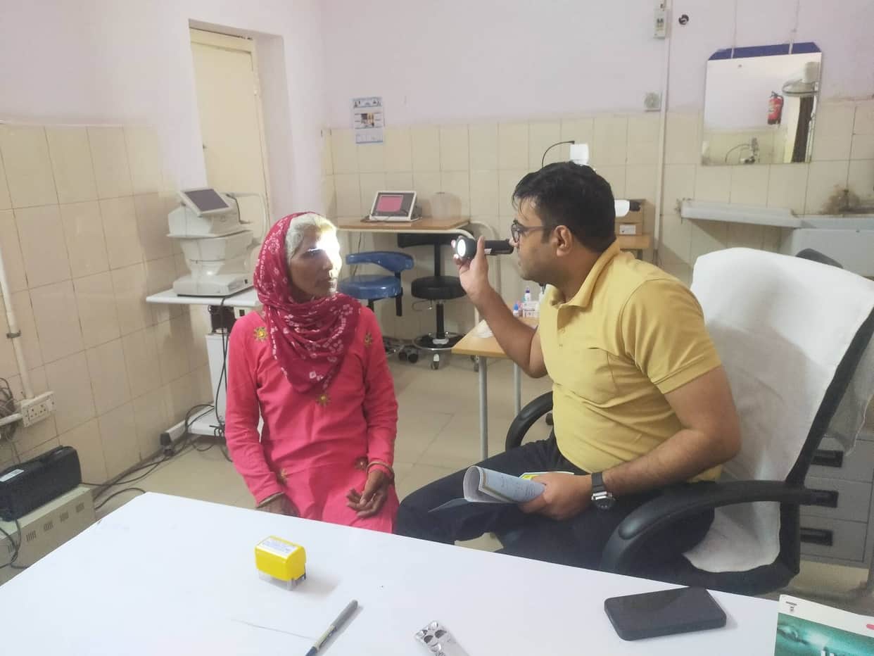 Eye surgeries suspended for a month and a half; 120 patients waiting.