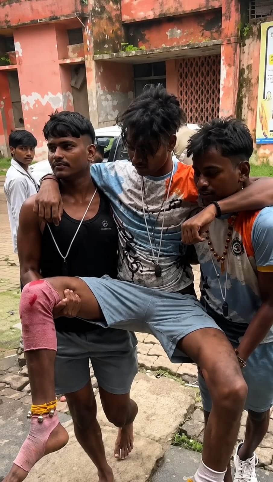 Three Kanwariyas critically injured after being hit by a Fortuner; referred to Mathura.