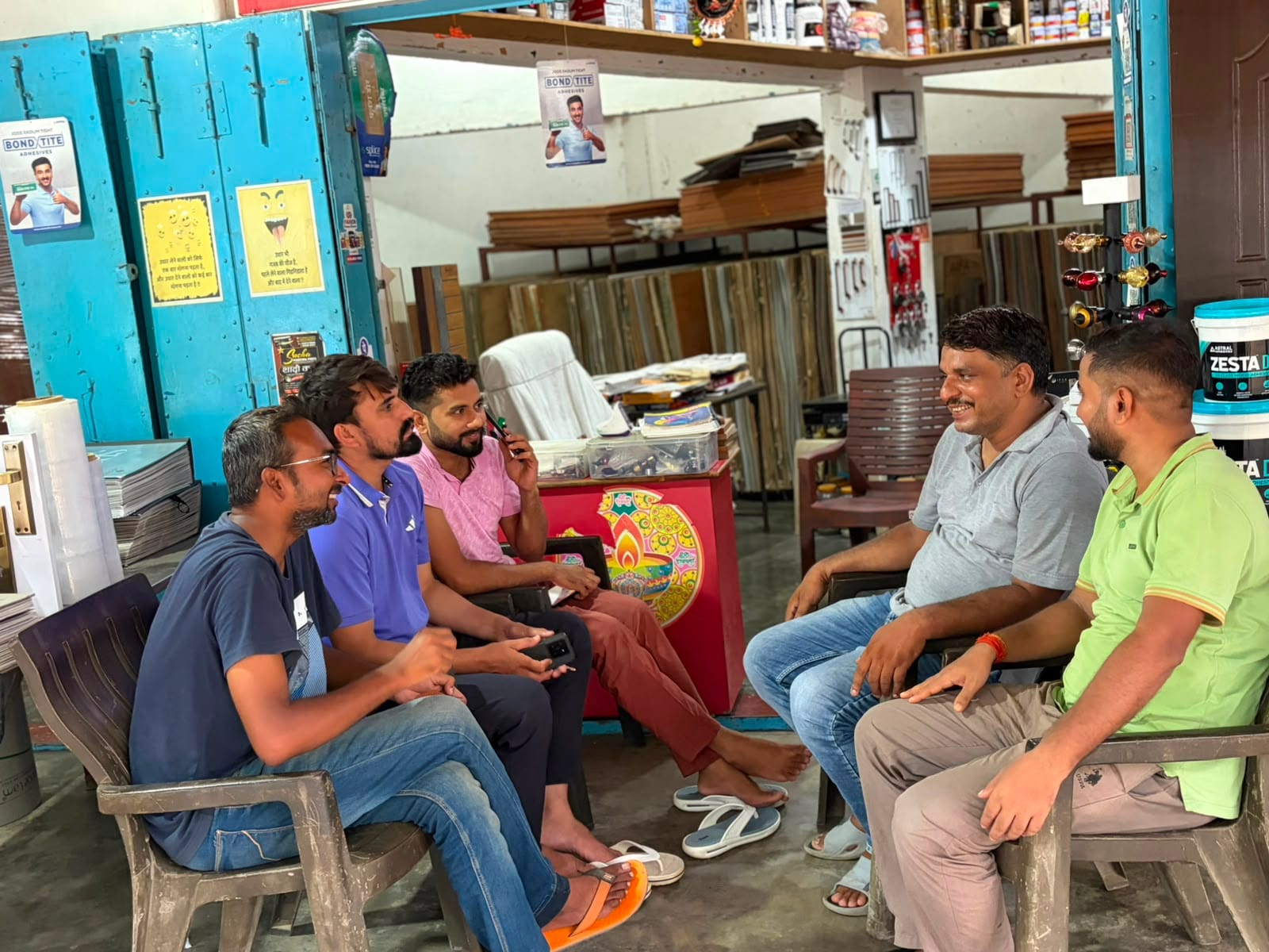 हनुमानगंज विकास खंड के जीराबस्ती स्थित नया सेवरा संस्थान के कार्यालय पर स्वैच्छिक रक्तदान को 