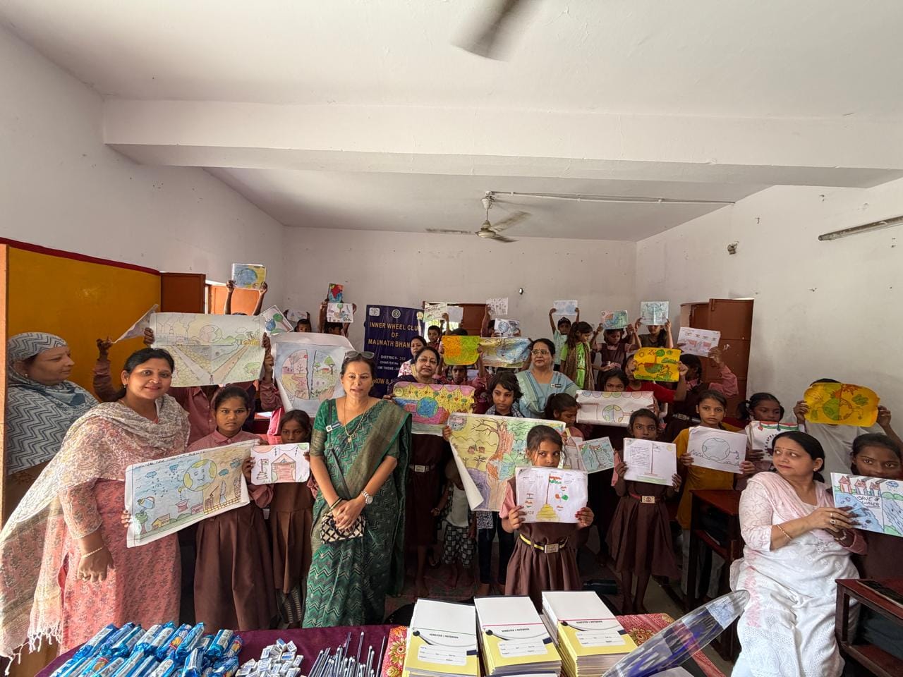 इनरव्हील क्लब के तत्वावधान में जल संरक्षण पर प्राथमिक विद्यालय युसुफपुरा में पोस्टर प्रतियोगि