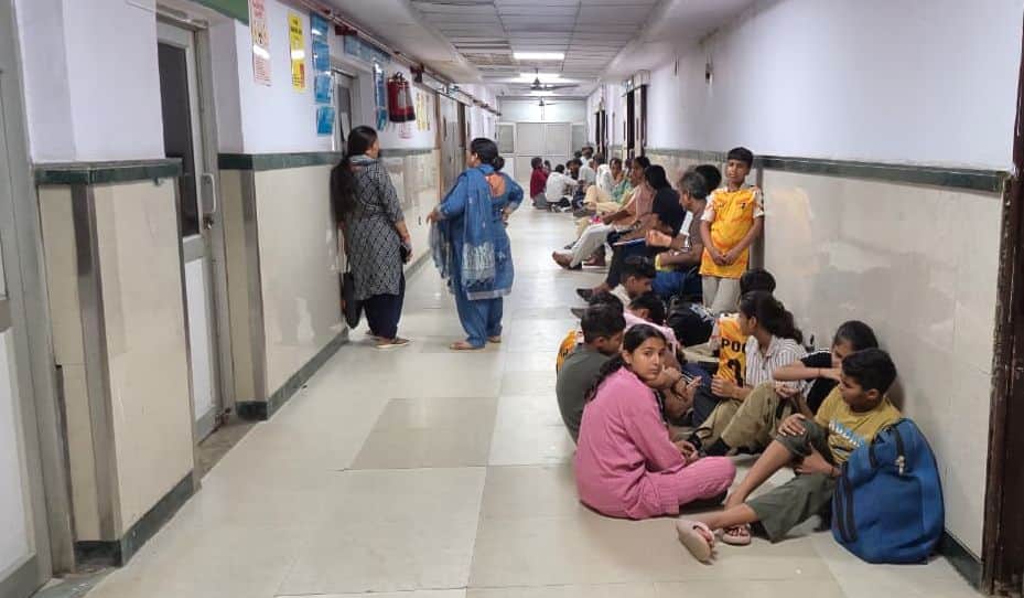 Hours-long queues for X-rays; patients' treatment stalled.