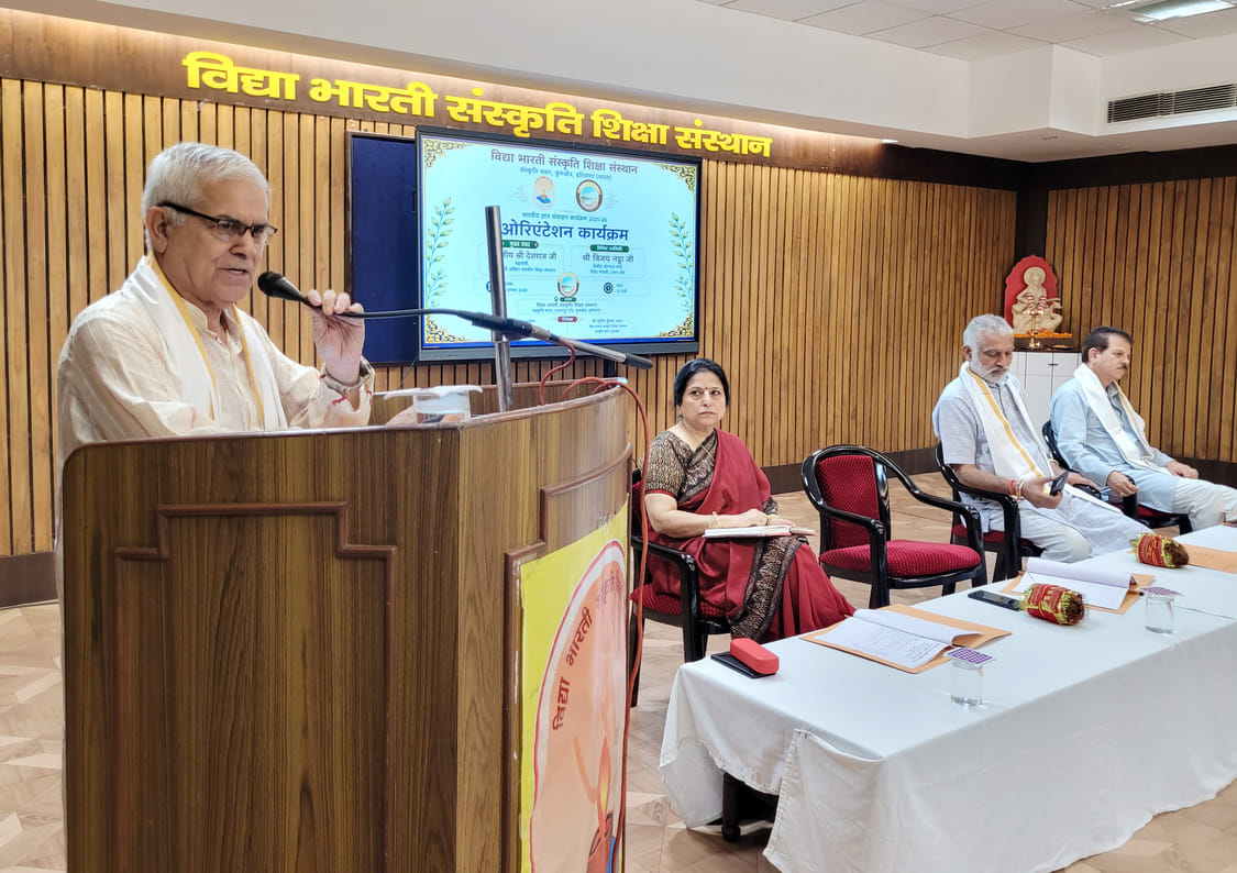 एआई का इस्तेमाल करने के साथ इसे बनाने की सोचें विद्यार्थी : देशराज शर्मा