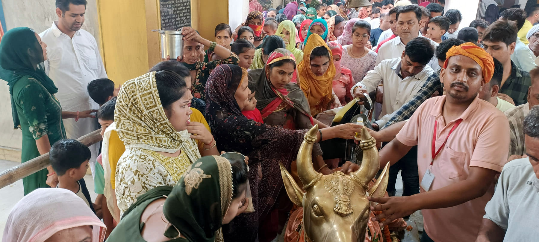 खडालवा शिव मंदिर में उमड़ी श्रद्धालुओं की भीड़ । संवाद
