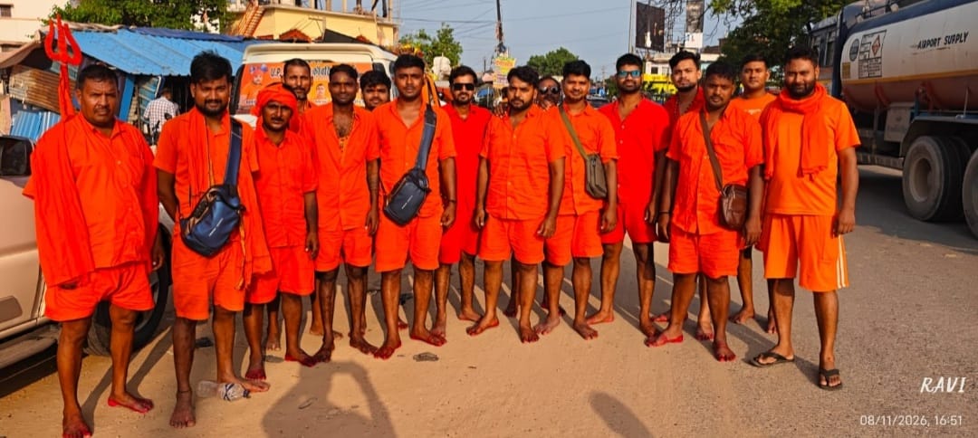 Batch of Kanwariyas sets off for Baba Dham.