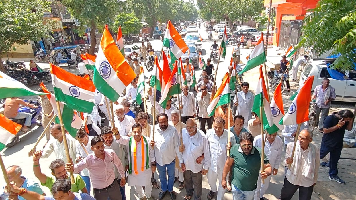 A Tiranga Yatra was taken out, and a garland was placed on the martyr's statue.
