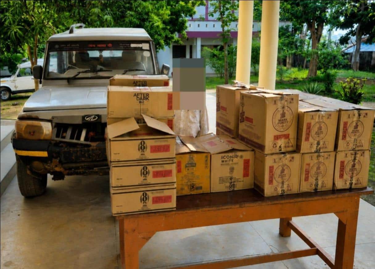 14 year old boy caught transporting liquor worth 1.94 lakh to Bihar.