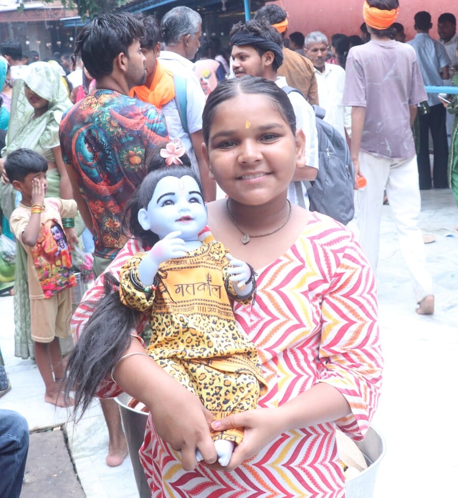 Shiva temples resounded with chants of Bhole, Kanwariyas performed Jalabhishek