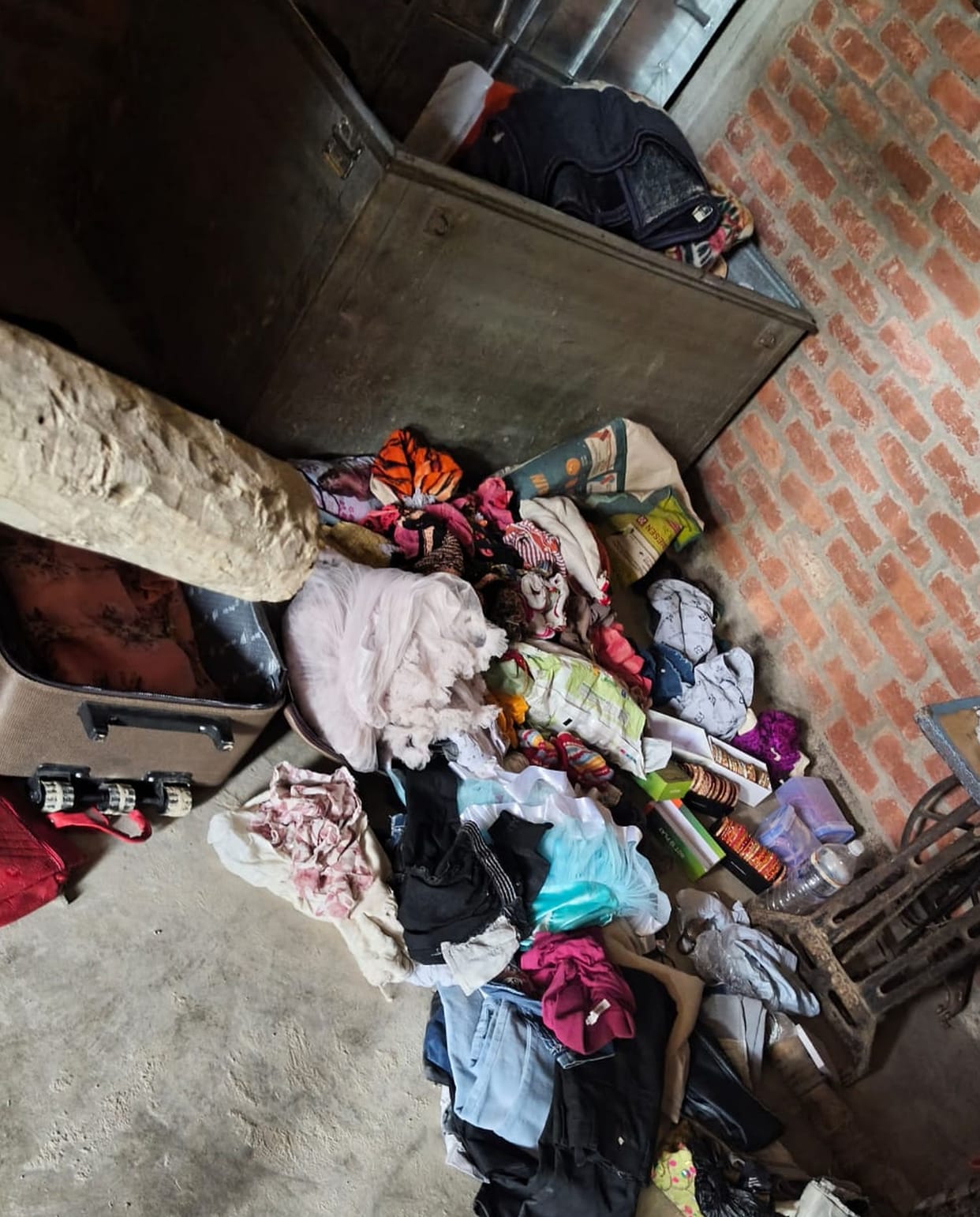 Jewelry worth five lakh rupees stolen from a farmer's house
