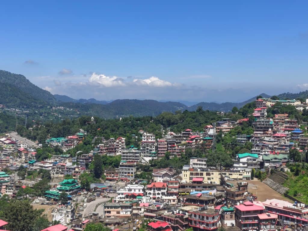 Bright sunshine returned to the district after a week; temperatures rose by up to eight degrees.