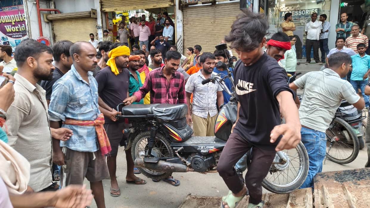 Encroachments removed from Chittu Pandey Crossing to the Goods Shed