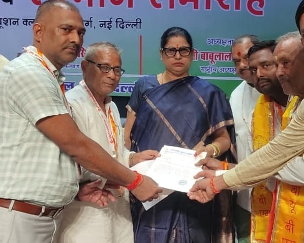 Mau News: मुहम्मदाबाद गोहना स्टेशन पर हो गरीब नवाज एक्सप्रेस का ठहराव