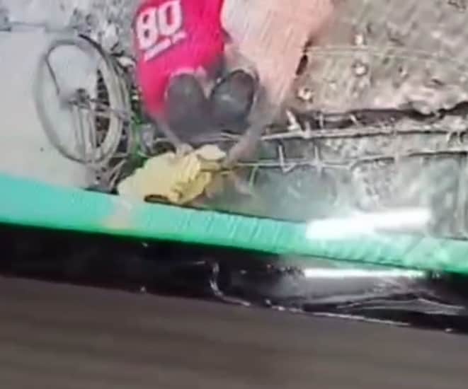 Bihar News : drain of death' stone scattered road caused  rod pierced chest, live CCTV video incident
