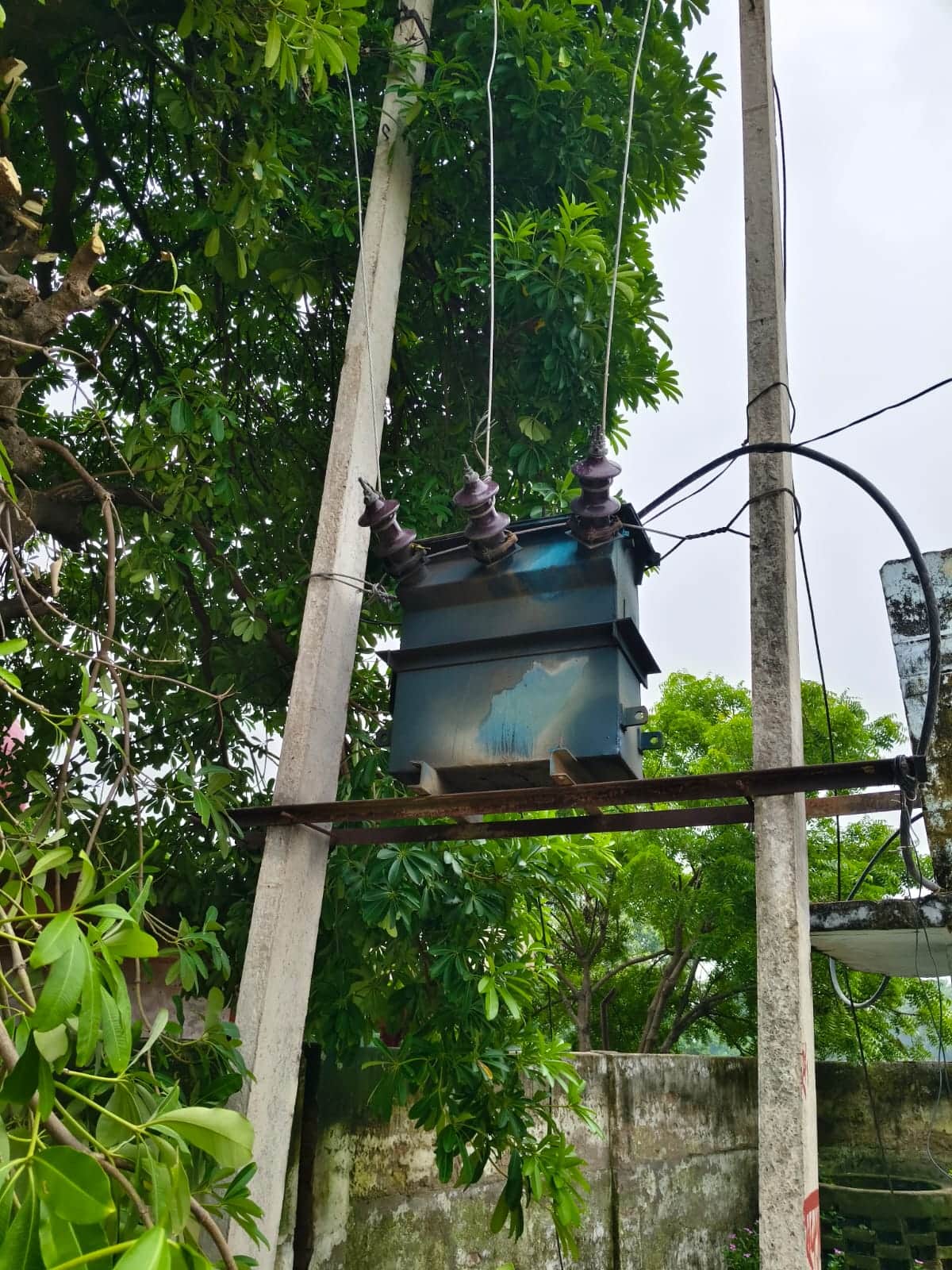 Transformer out of order for five days; 4,000 villagers desperate for every drop of water.