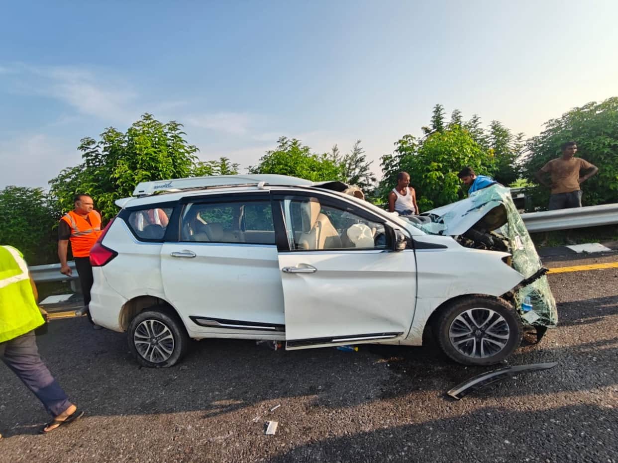 SUV goes out of control after tyre burst and hits divider; seven injured