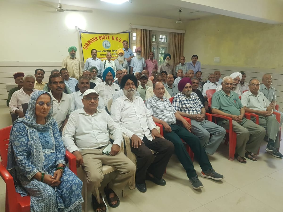 Sirmour News: पेंशनरों ने 15 प्रतिशत डीए और ओपीएस लागू करने की उठाई मांग