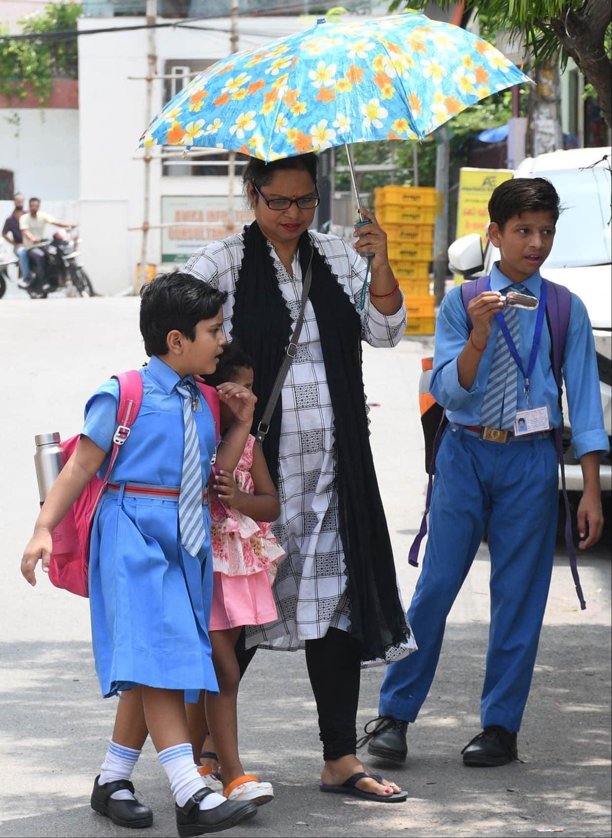 Sun and humidity increase discomfort; mercury likely to rise further today