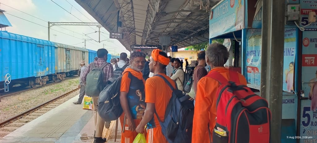 Five trains delayed by four and a half hours due to route diversion, passengers in distress