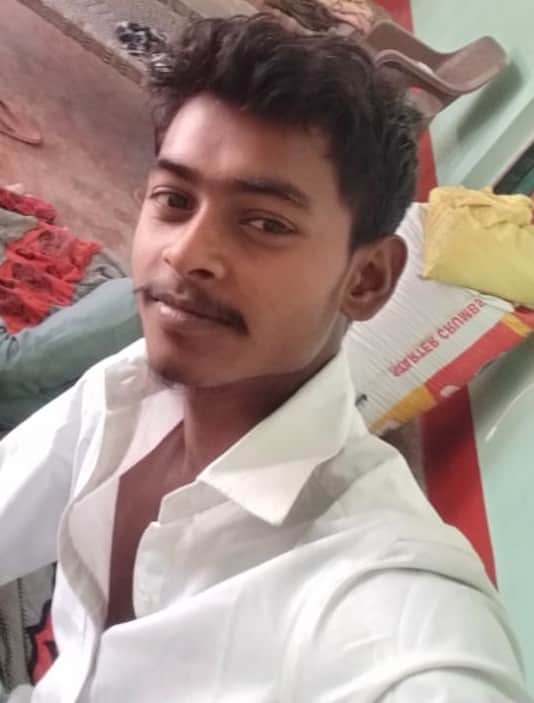 Young man dies after falling from a moving auto