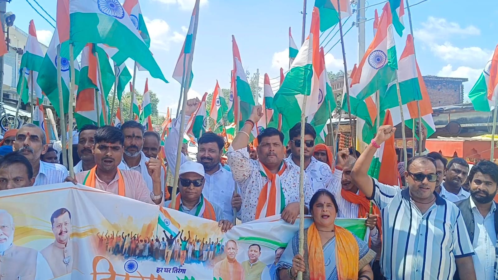 सिरसिया में आयोजित तिरंगा यात्रा