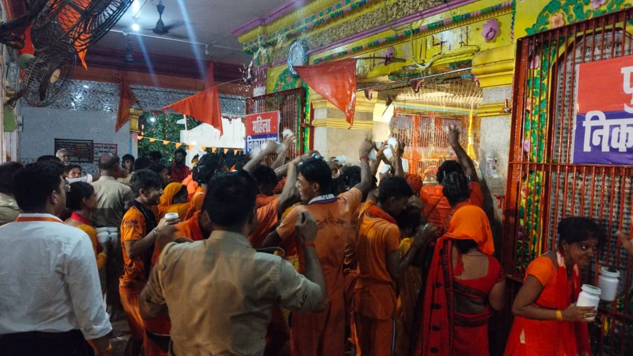A flood of Shiva devotees gathered, Mahadev was anointed with the water of faith.