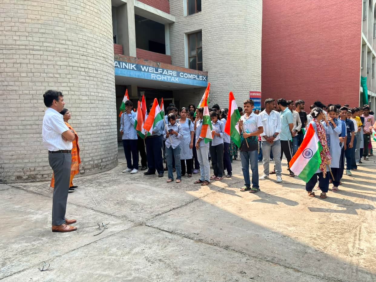 ITI students took out a Tiranga Yatra.