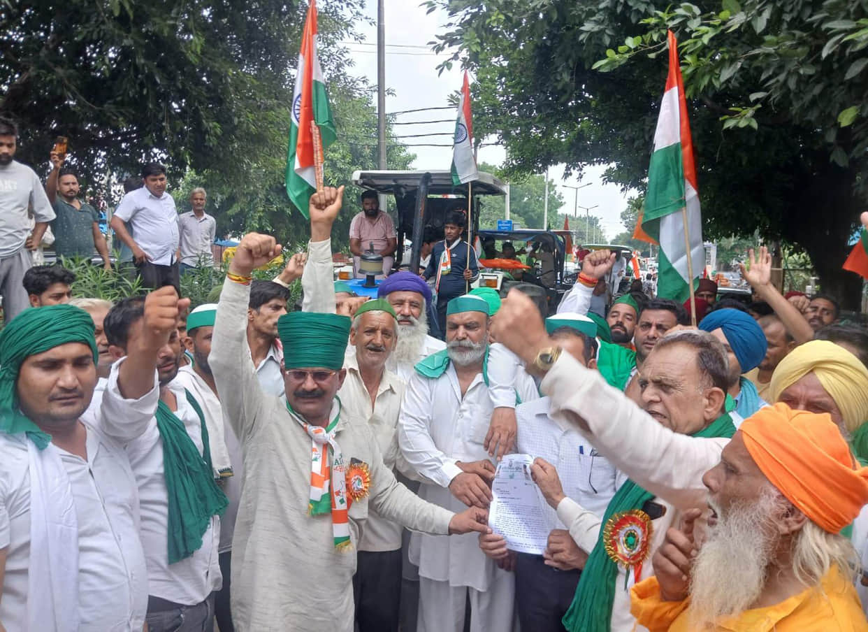 Farmers took out a 'Tractor Tiranga Yatra' and sent a message of unity