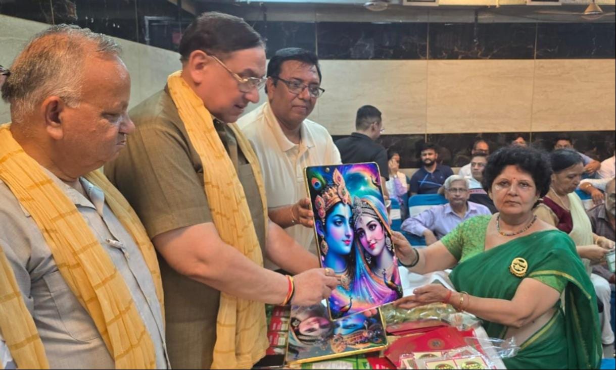 Veena Agarwal crowned Teej Queen at the festival.