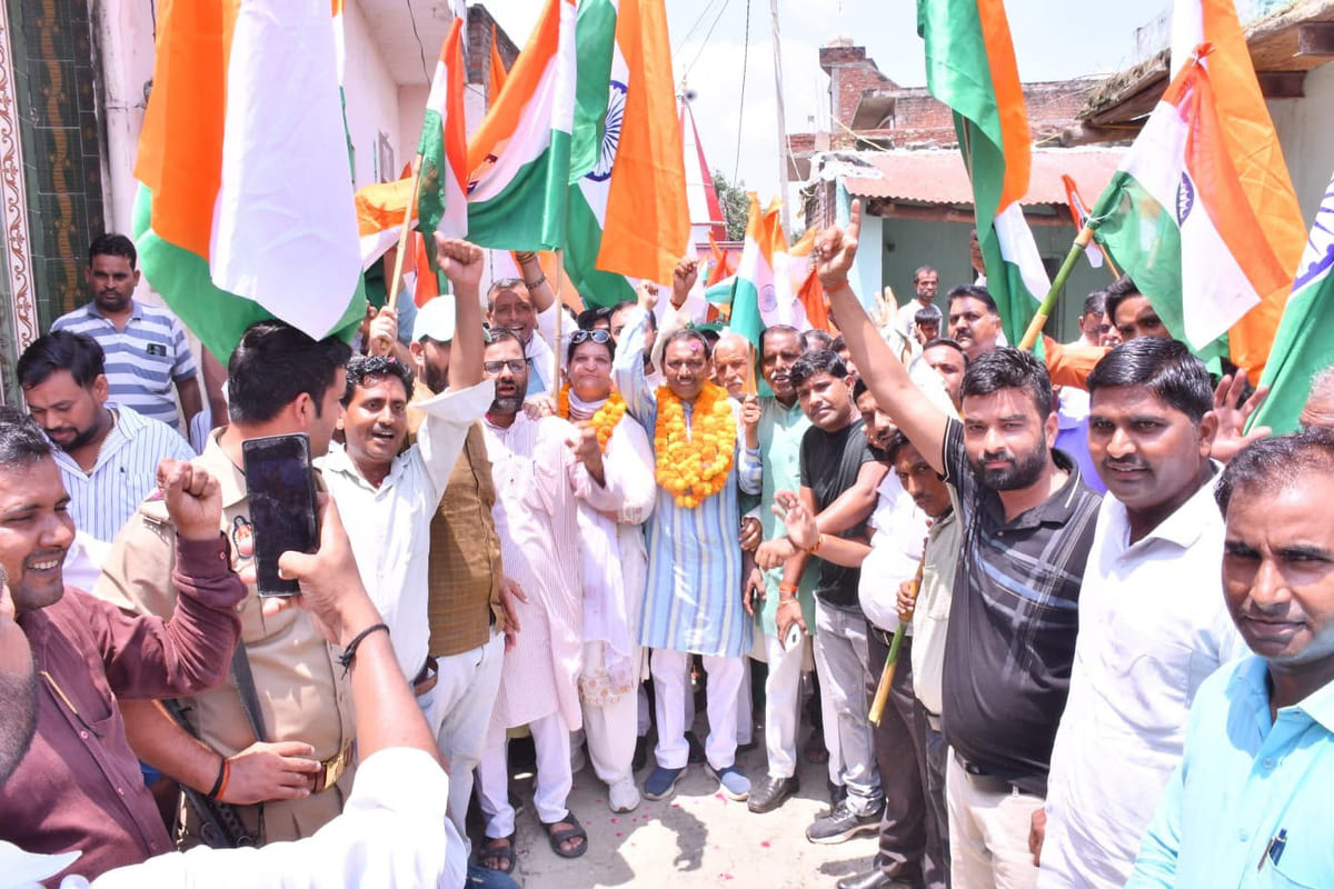 Budaun News: देश भक्ति के गीतों के साथ निकाली तिरंगा यात्रा