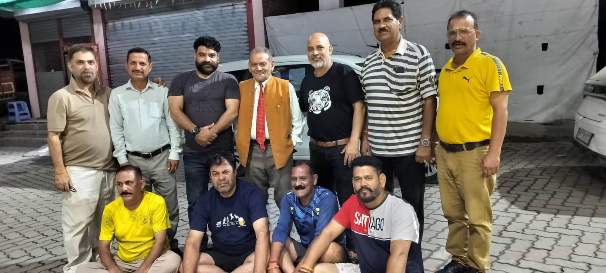 चंबा में बैठक के बाद वेटरन क्रिकेट कल्ब के सदस्य।संवाद