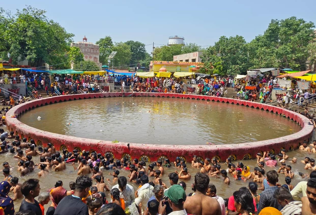 A surge of faith at Chakratirth on Hariyali Amavasya.