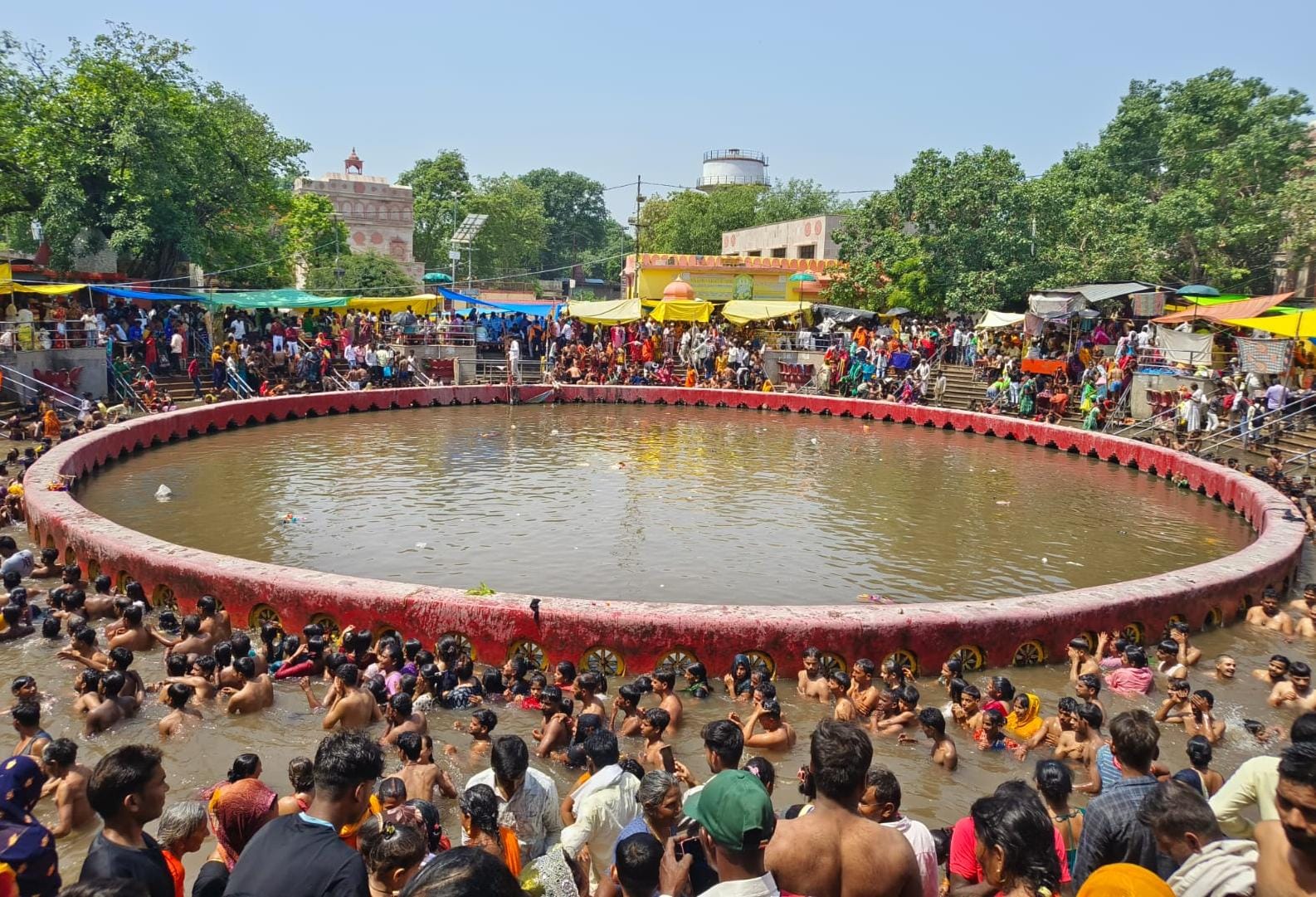 चक्रतीर्थ में उमड़ा आस्था का सैलाब
