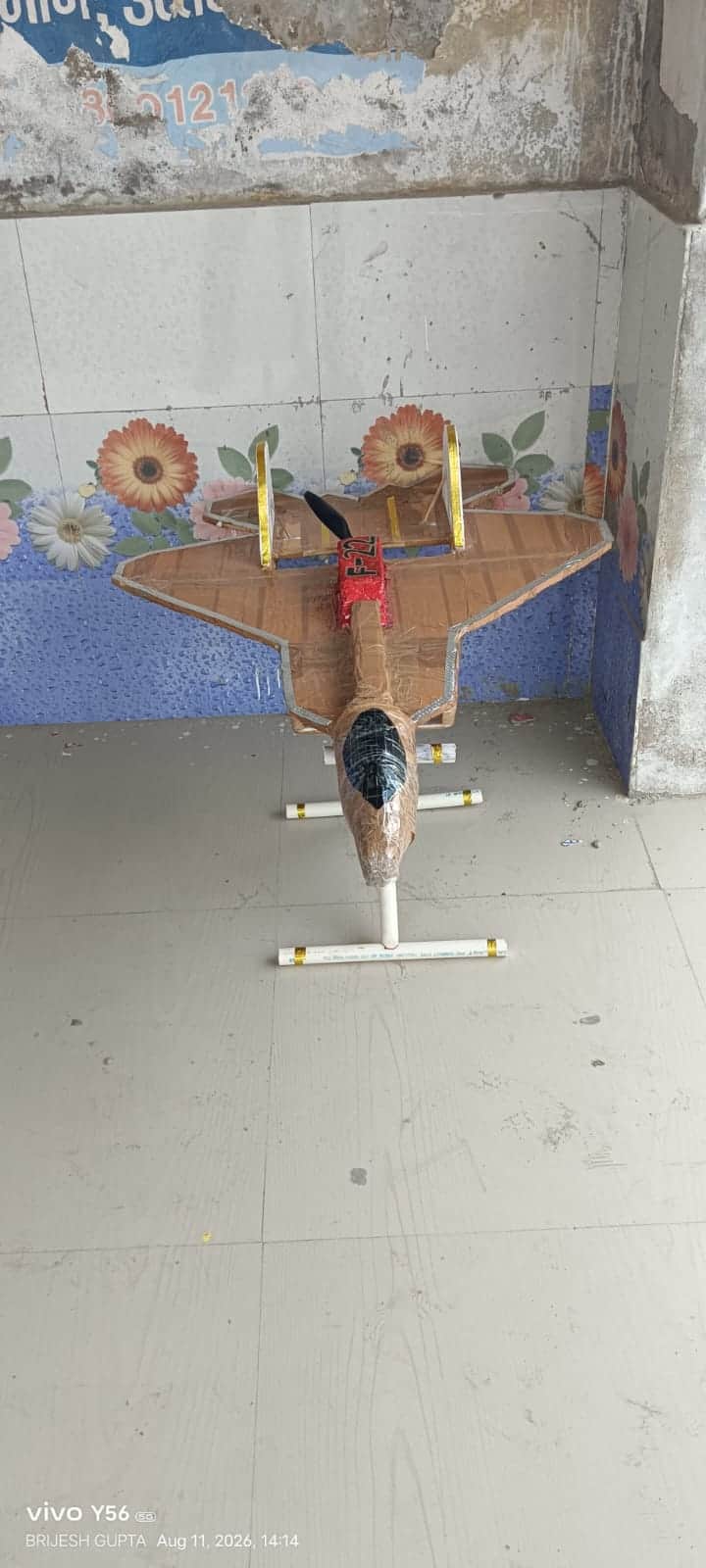 Eighth-grade student built an F-22 model plane, flew over 30 feet high