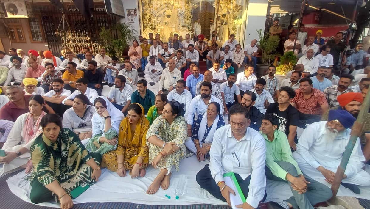 Dharna held in Cantonment demanding free-hold