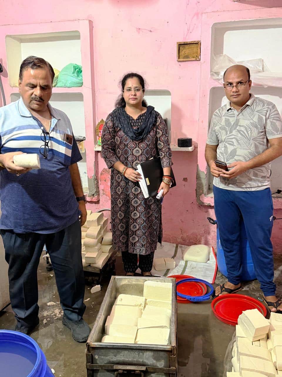 200 kg of spoiled and foul-smelling paneer destroyed.